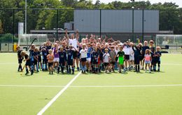 Groepsfoto met Hans van Alphen